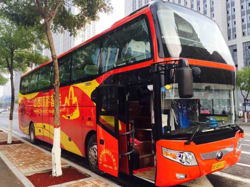 在深圳租大巴去公司團(tuán)建,國有包車和民營包車選哪個好呢？
